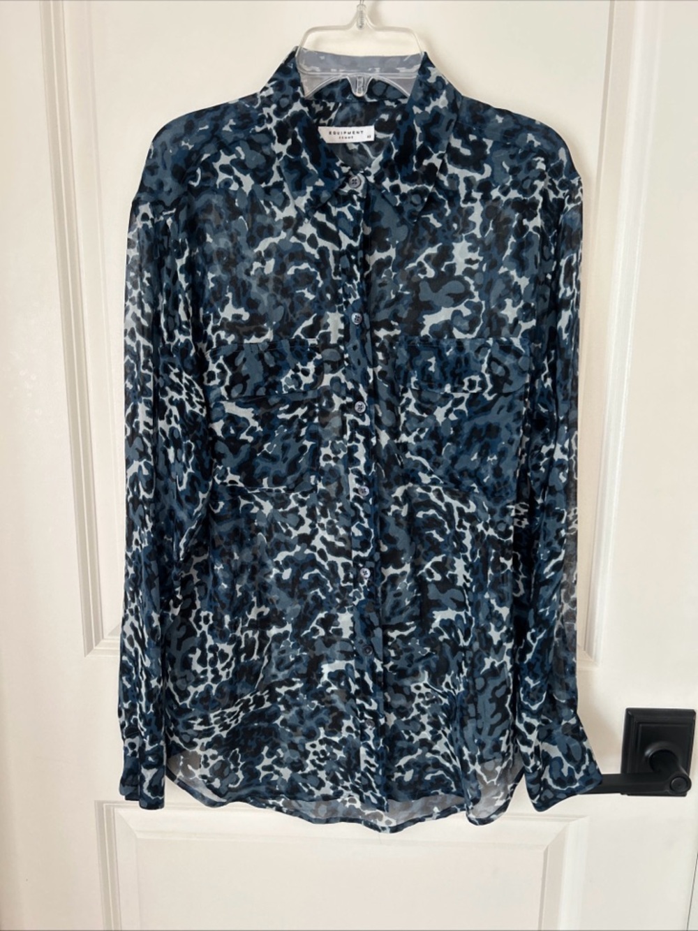 EQUIPMENT FEMME BLUE SILK LEOPARD CAMO SHEER FLAP POCKETS SIGNATURE BLOUSE SZ XS